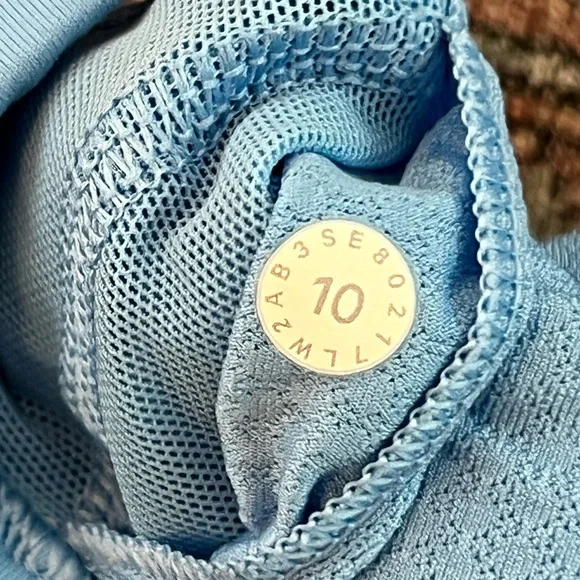 LULULEMON Free To Be Zen Bra in Aero Blue Sz  10  - NWOT!! - Picture 12 of 13